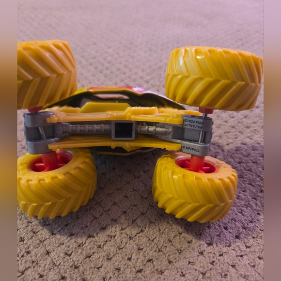 2024 Iron Man MONSTER JAM Marvel Truck 1/64 Spin Master Series - Picture 7 of 16
